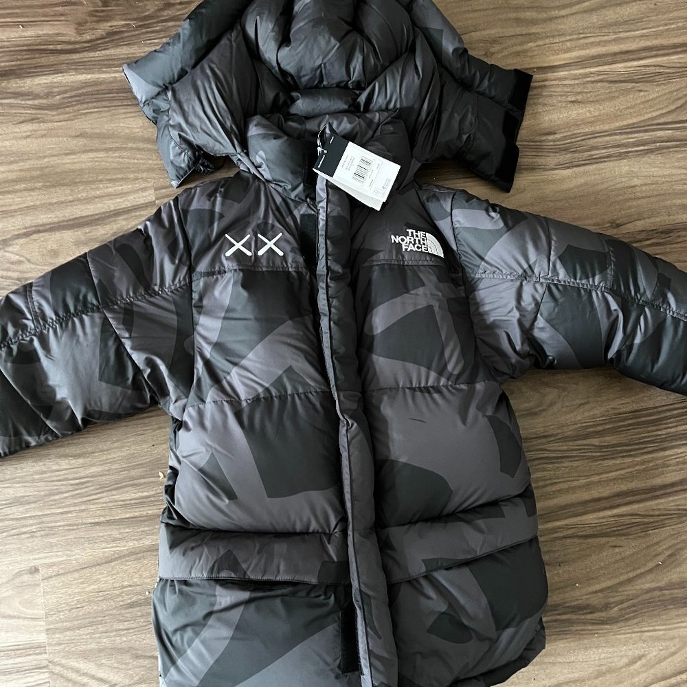 THE NORTH FACE X KAWS RETRO 1994 HIMALAYAN PARKA